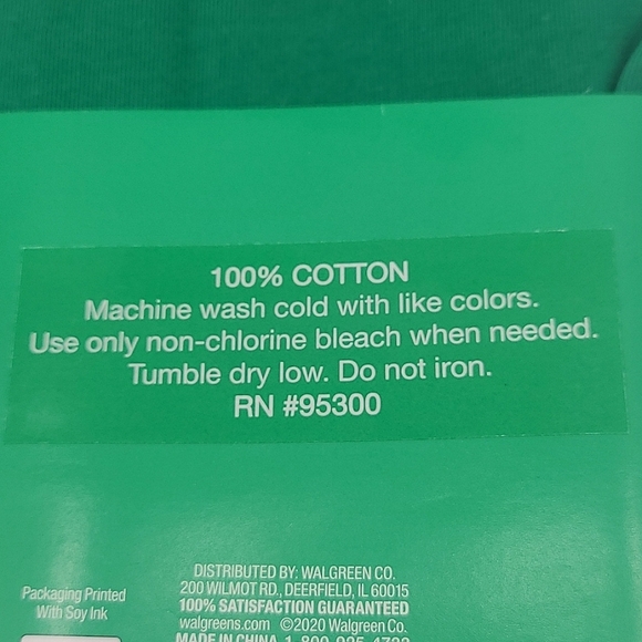 St Patrick's Day "Kiss Me I'm Irish" Green Shamrock Rainbow T-shirt - Picture 5 of 6